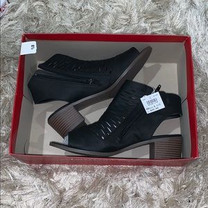 💥LAST CHANCE💥 NEW WITH BOX Heeled Sandals